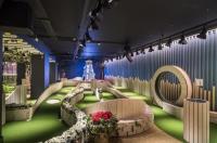 Swingers Crazy Golf - West End image 3